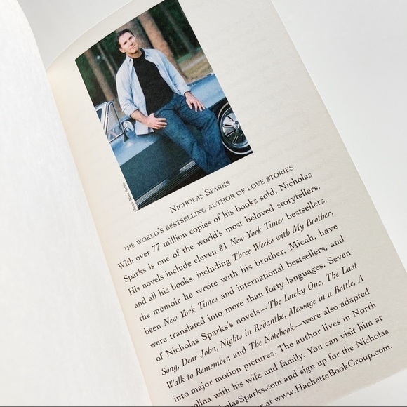𝅺3/$20 Hachette Books THE BEST OF ME by Nicholas Sparks - Picture 7 of 8